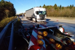 19-02-25-LKW-Unfall-BAB7-Bild-1