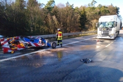 19-02-25-LKW-Unfall-BAB7-Bild-7