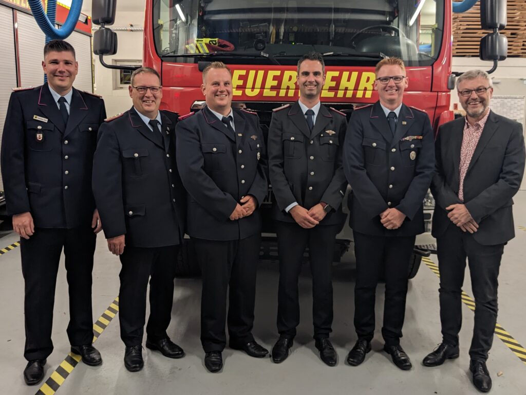 V.li: Gbm-v Sebastian Seier, Gbm Arne Behrens, Torben Fey, Tobias Wiegel, Michael Garbers und SG-Bgm Olaf Muus